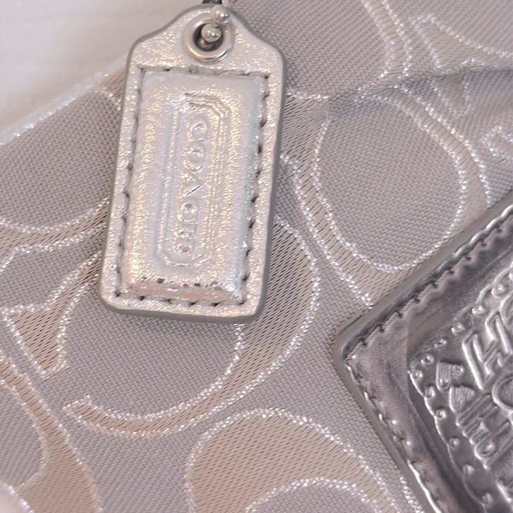 Coach Y2K Poppy Metallic Wristlet w/Hang Tag (EUC) (No Callouts) - Picture 5 of 17